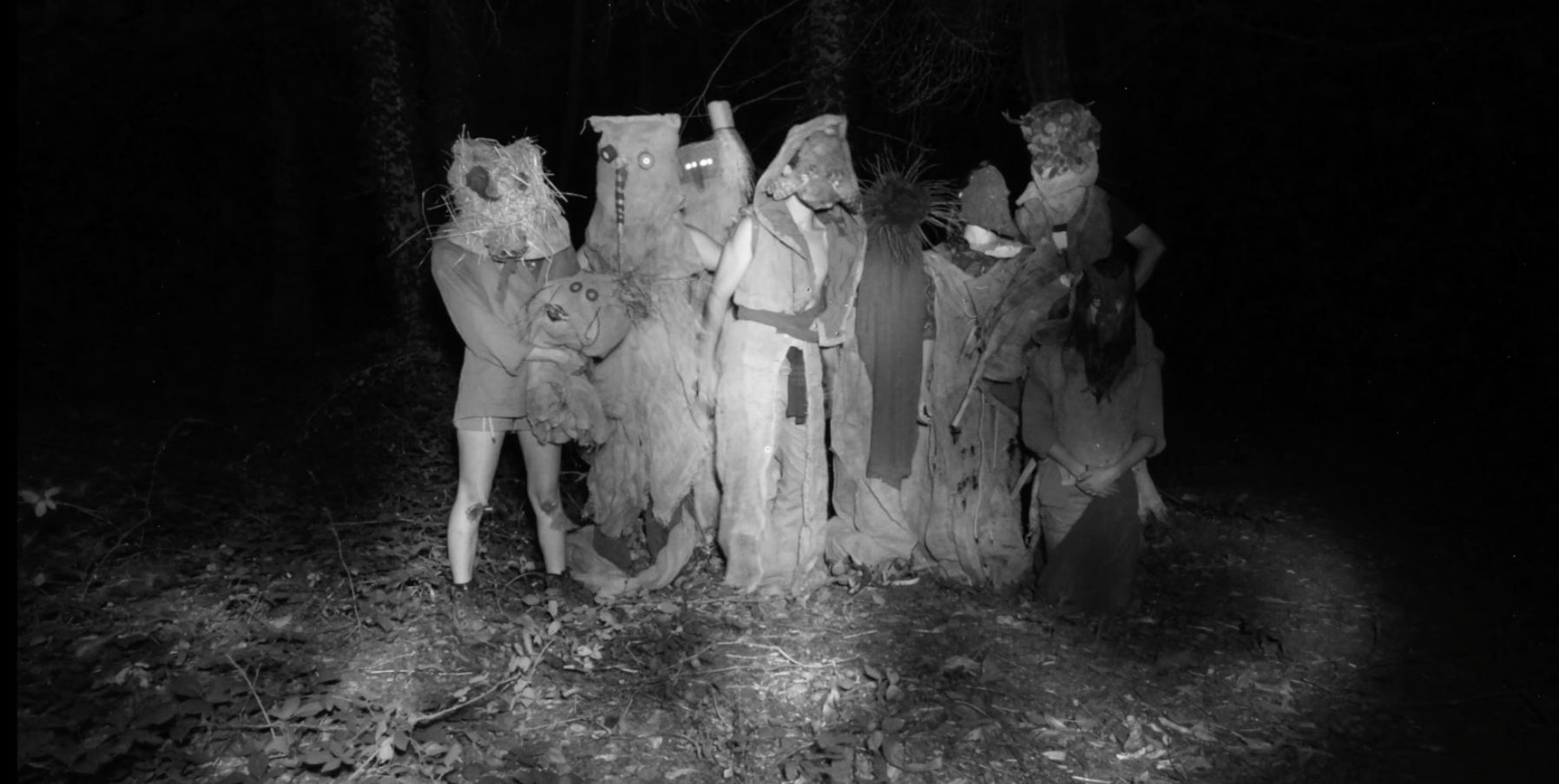 Réunion inaugurale de la cellule d’actions rituelles (C·△·R) dans la forêt de Rohanne, Notre-Dame-des-Landes. Mabon 2018. © Alessandro Pignocchi